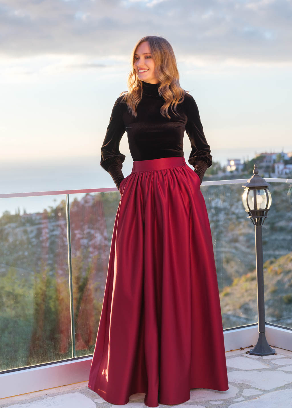 Романтична довга сатинова спідниця з кишенями