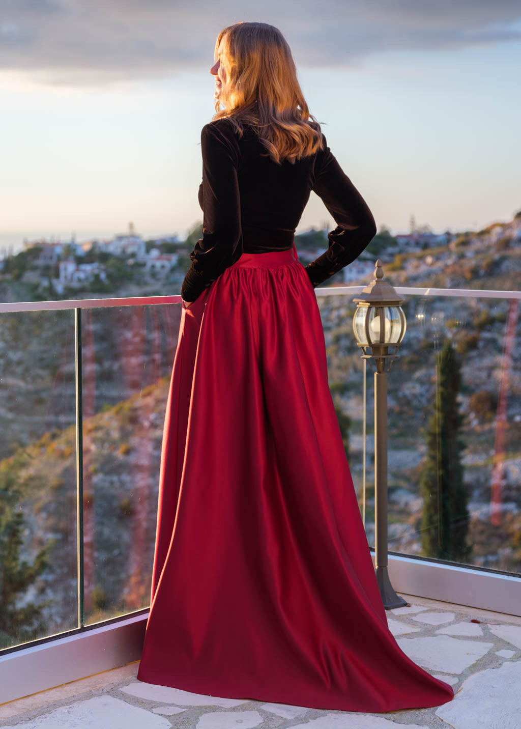 Романтична довга сатинова спідниця з кишенями