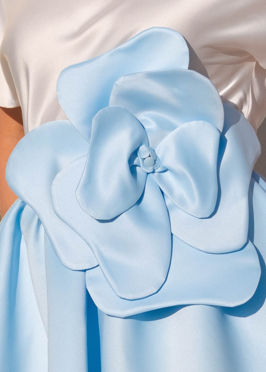 Сатинова квітка ручної роботи