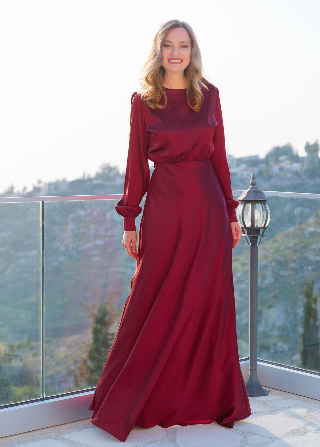 Шовкова витончена довга сукня