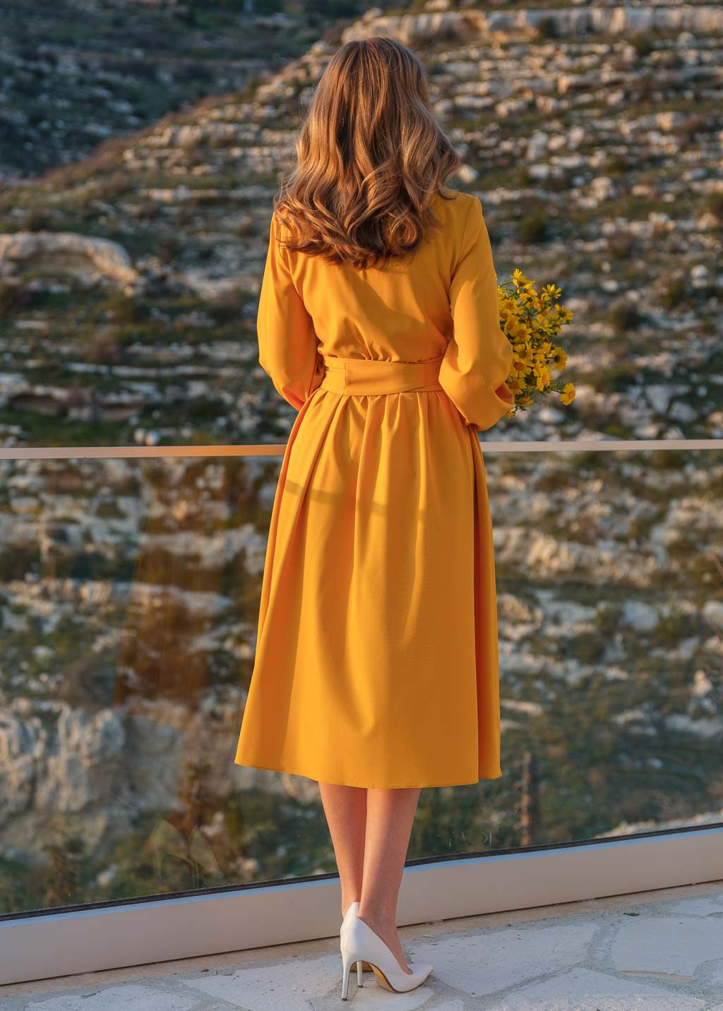 Стильна сукня з поясом