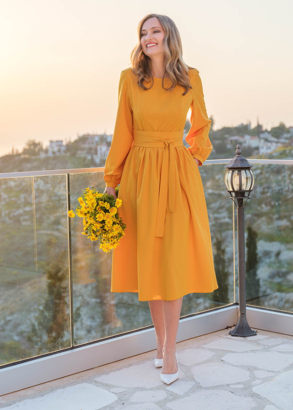 Стильна сукня з поясом