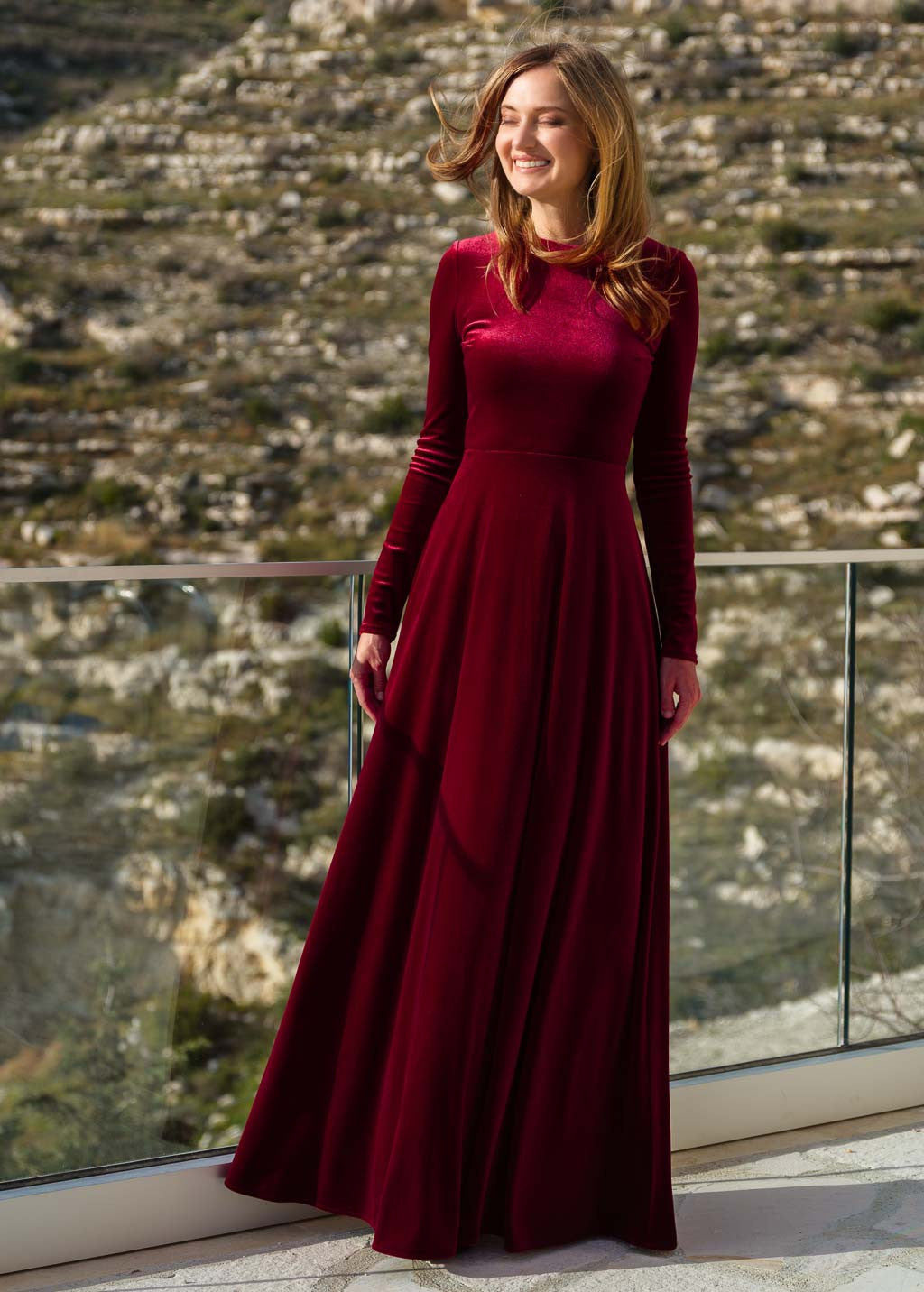 Довга оксамитова сукня