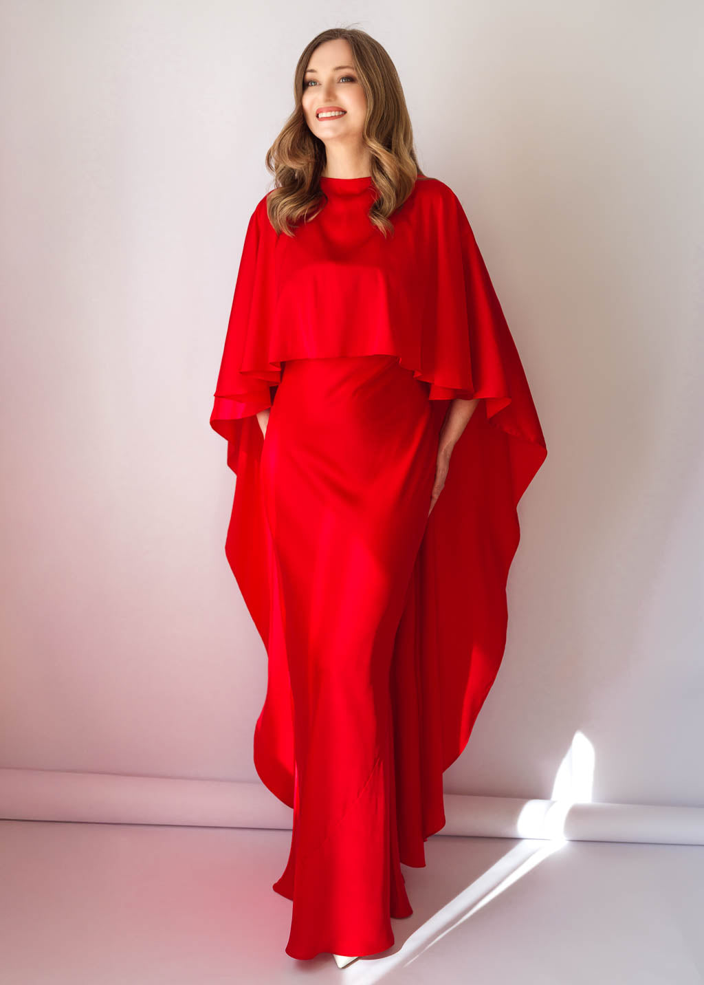 Шовкова довга сукня з кейпом в кольорі Red