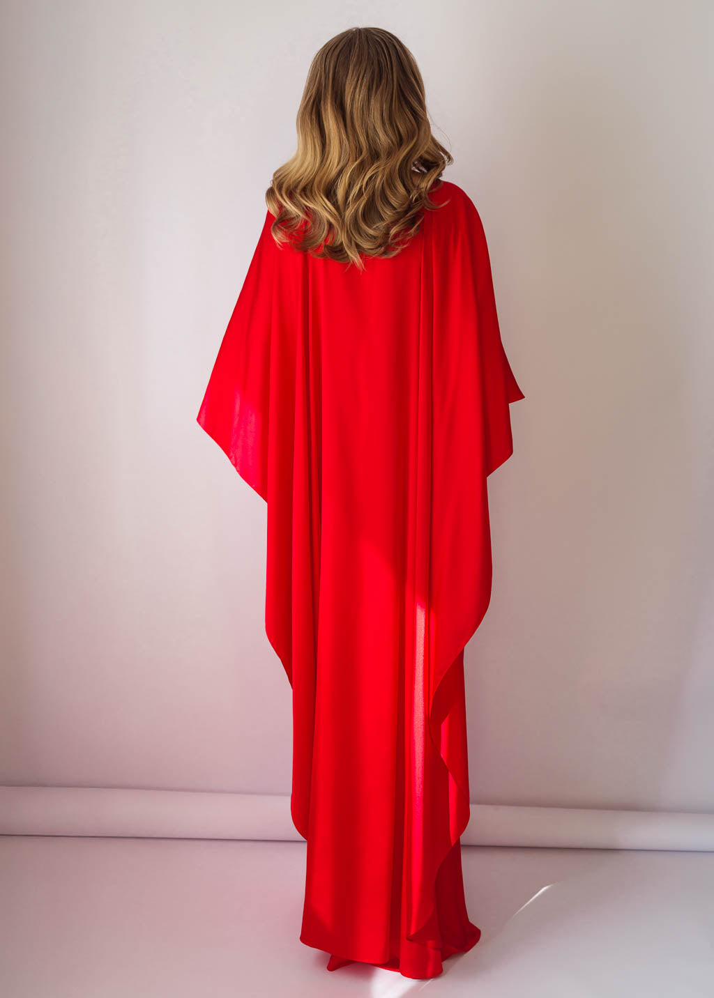 Шовкова довга сукня з кейпом в кольорі Red