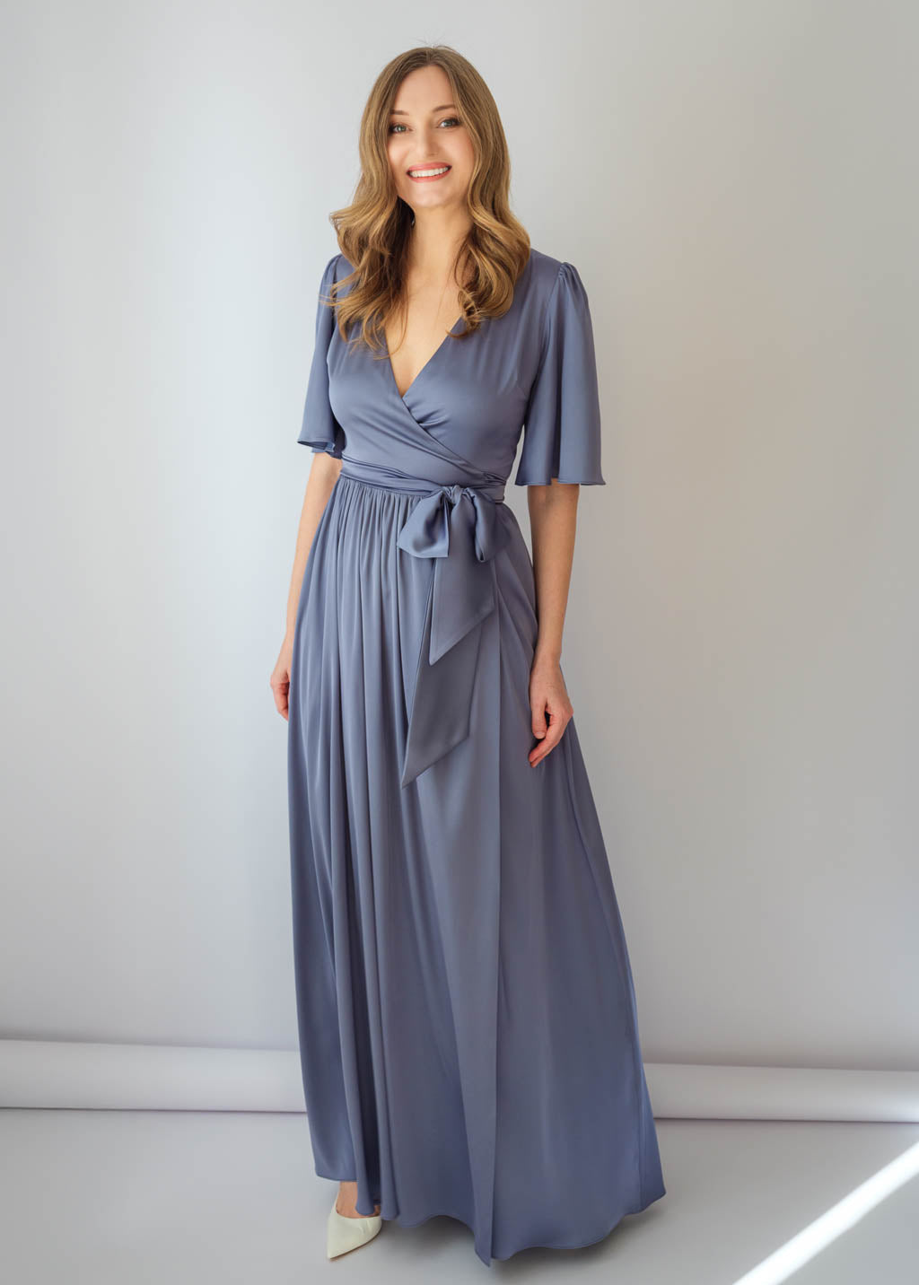 Святкова довга шовкова сукня в кольорі Grey