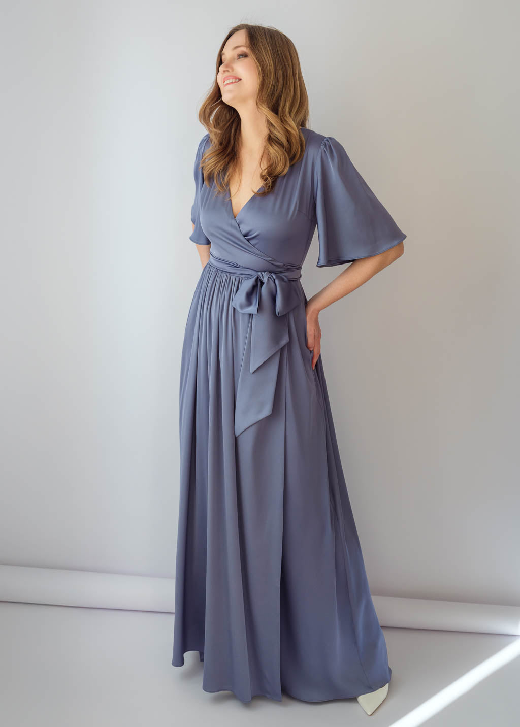 Святкова довга шовкова сукня в кольорі Grey