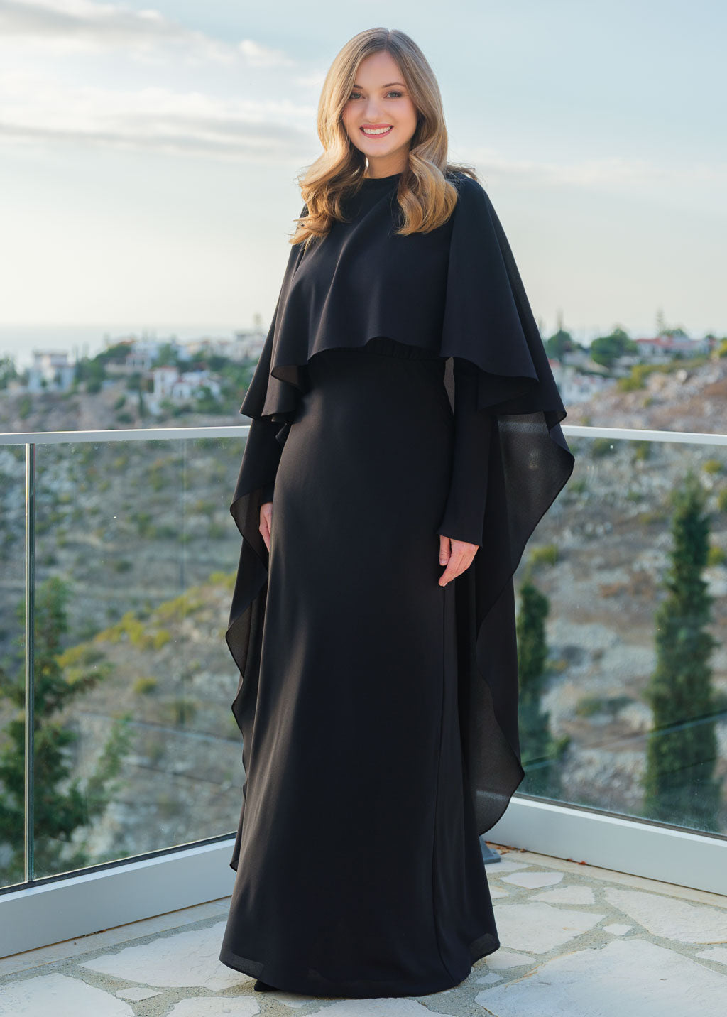 Шифонова довга сукня з накидкою