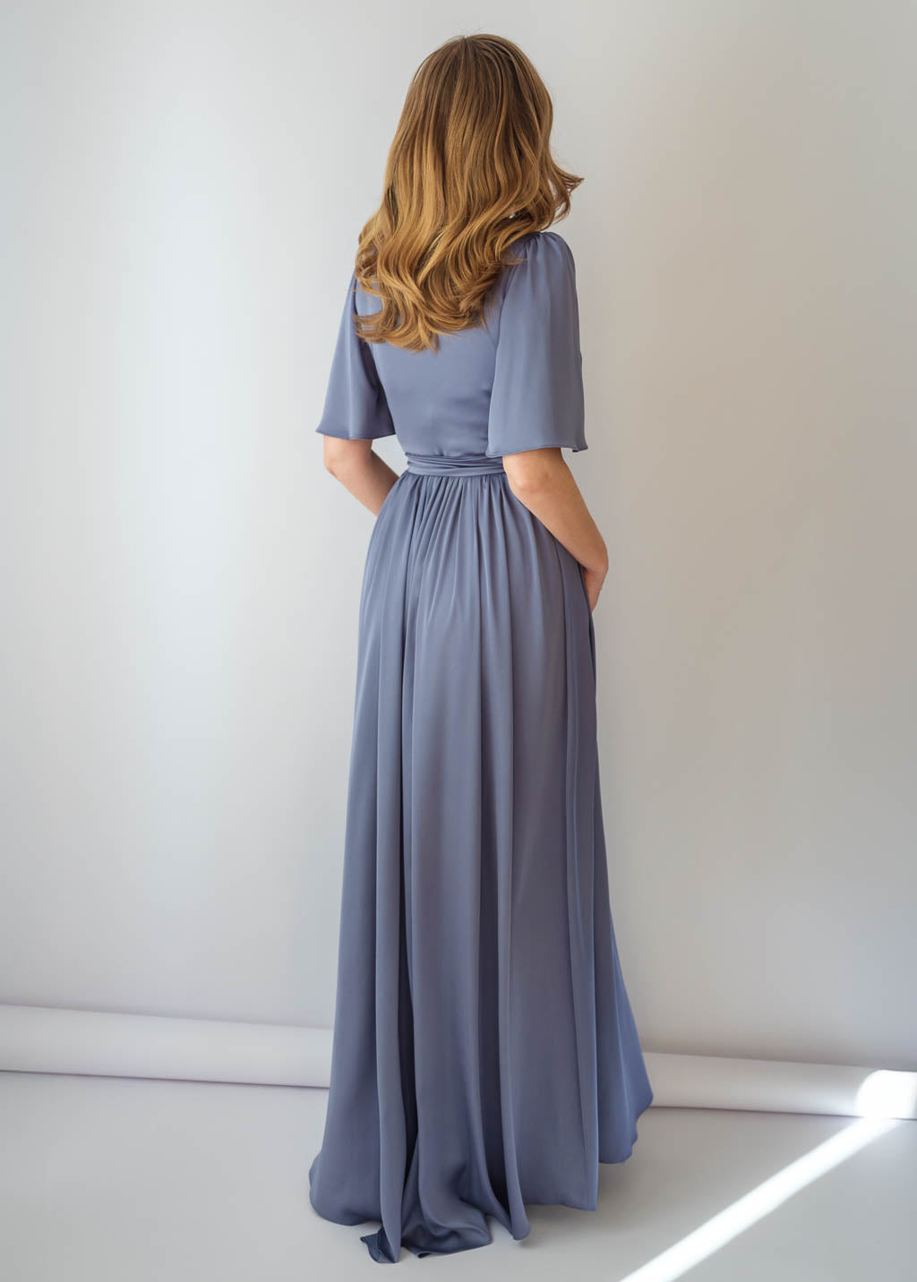 Святкова довга шовкова сукня в кольорі Grey