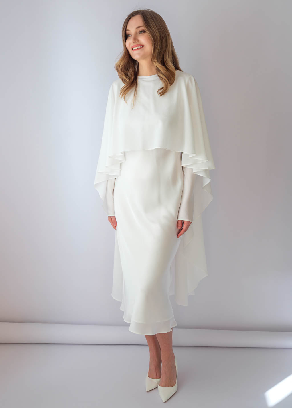 Шовкова витончена сукня з шифоновим кейпом в кольорі Ivory