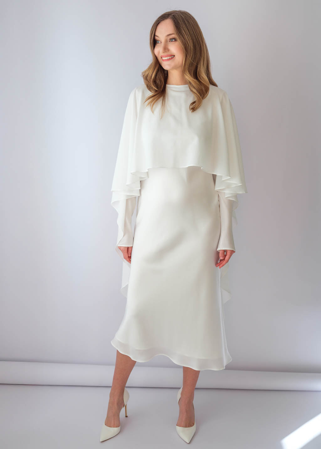 Шовкова витончена сукня з шифоновим кейпом в кольорі Ivory