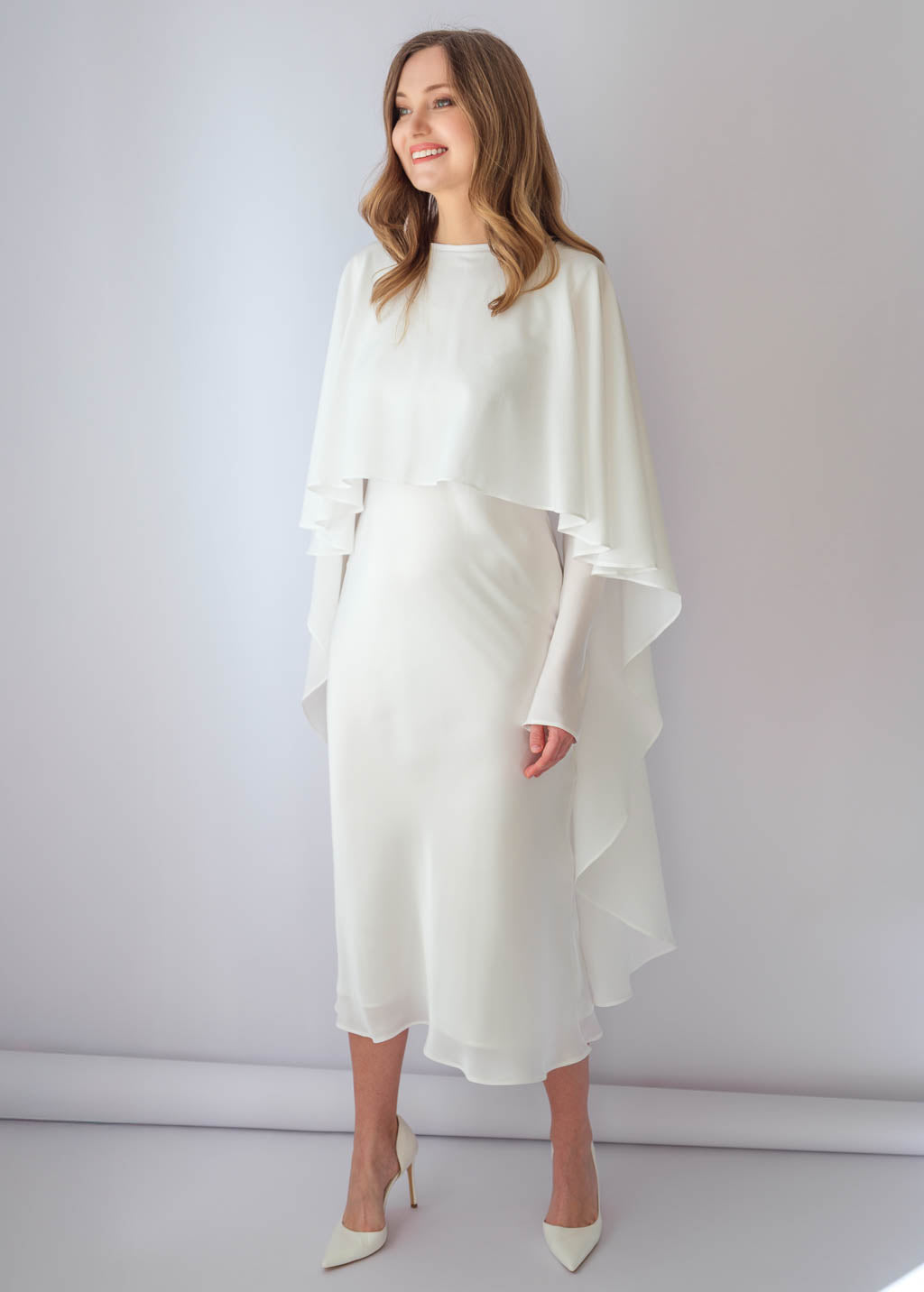 Шовкова витончена сукня з шифоновим кейпом в кольорі Ivory