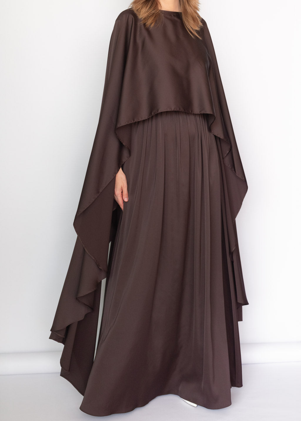 Шовкова довга сукня з кейпом в кольорі Chocolate Brown