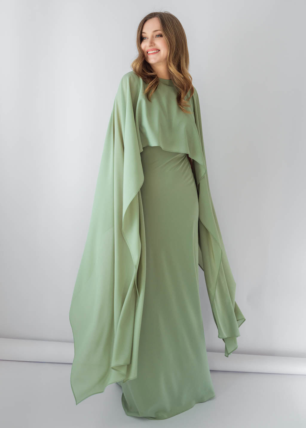 Довга шифонова сукня з кейпом в кольорі Sage Green