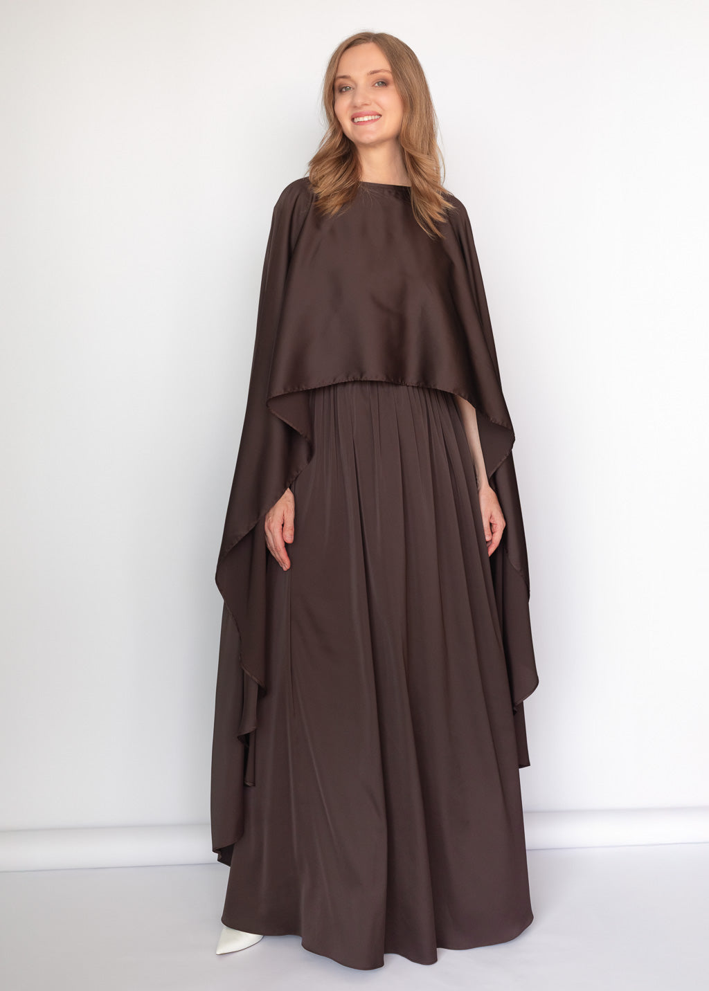 Шовкова довга сукня з кейпом в кольорі Chocolate Brown