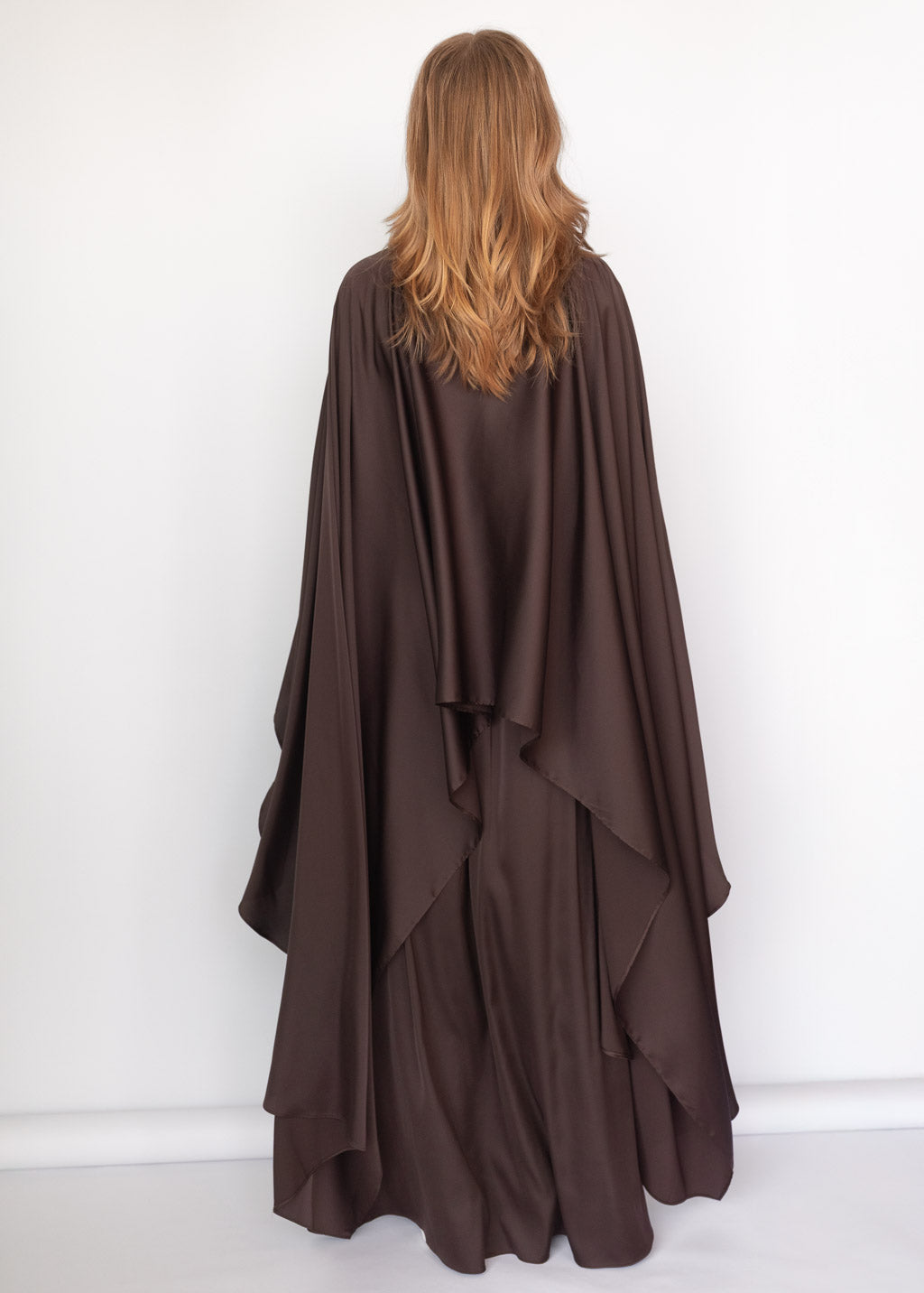 Шовкова довга сукня з кейпом в кольорі Chocolate Brown