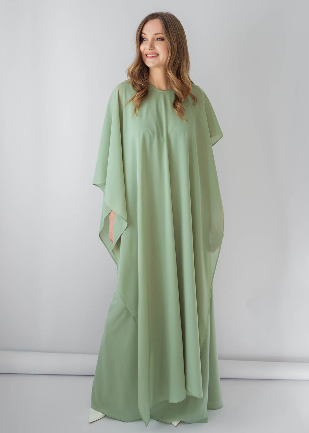 Довга шифонова сукня з кейпом в кольорі Sage Green