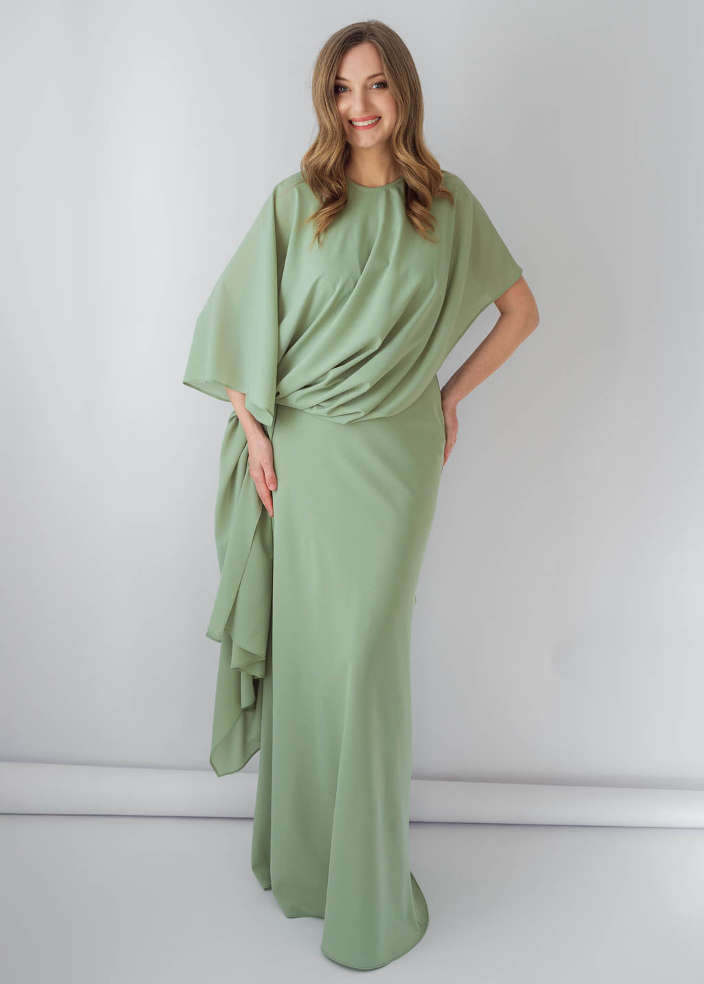 Довга шифонова сукня з кейпом в кольорі Sage Green