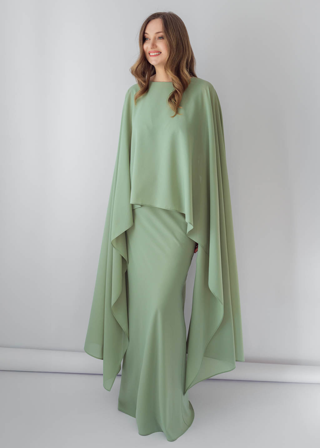 Довга шифонова сукня з кейпом в кольорі Sage Green
