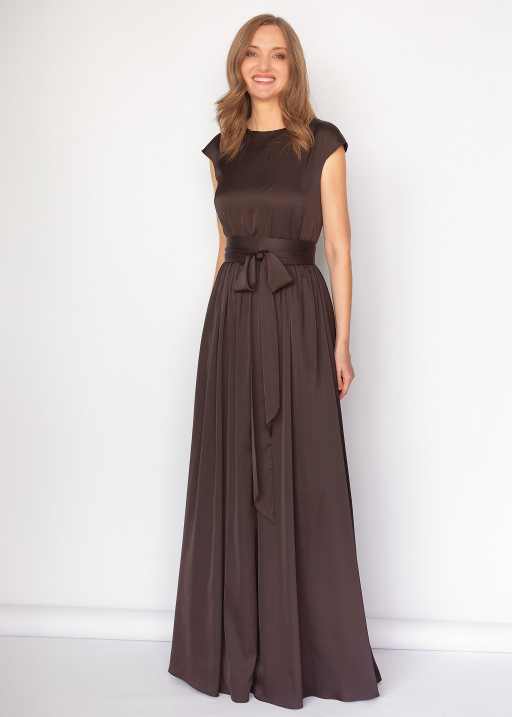 Шовкова довга сукня з поясом в кольорі Chocolate Brown