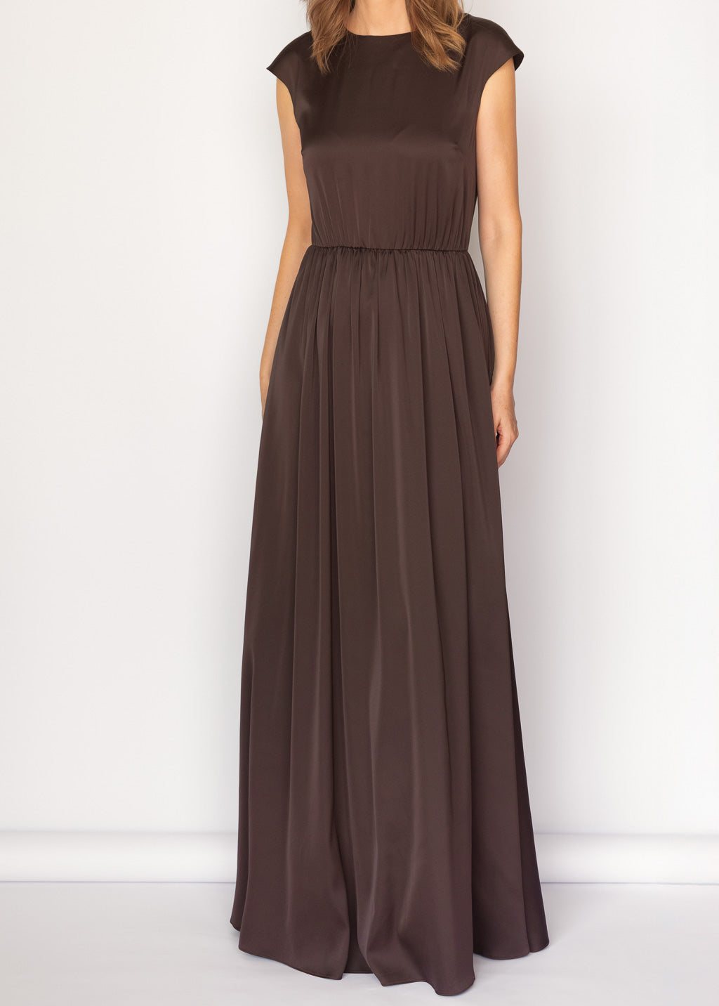 Шовкова довга сукня з кейпом в кольорі Chocolate Brown