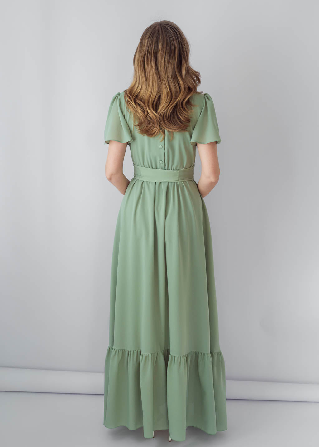 Шифонова сукня з поясом в кольорі Sage Green