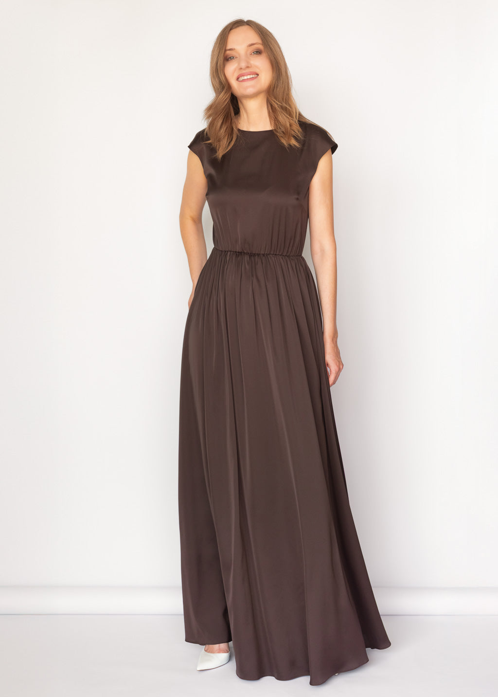 Шовкова довга сукня з кейпом в кольорі Chocolate Brown