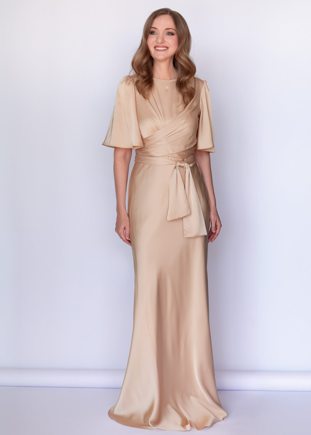Шовкова довга сукня з поясом в кольорі Champagne Gold