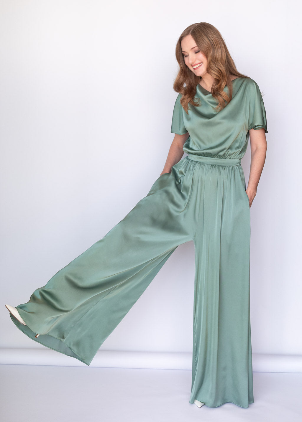 Шовковий комбінезон з кишенями в кольорі Sage Green