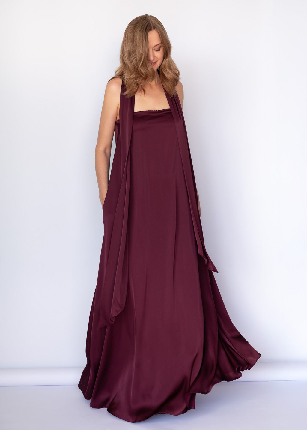 Шовкова святкова сукня з відкритими плечима та шарфом в кольорі Dark Burgundy