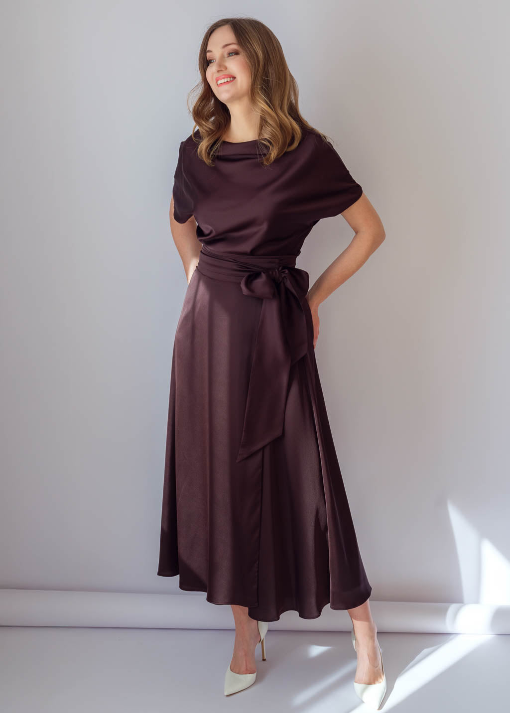 Шовковий комплект зі спідниці та блузи в кольорі Chocolate Brown