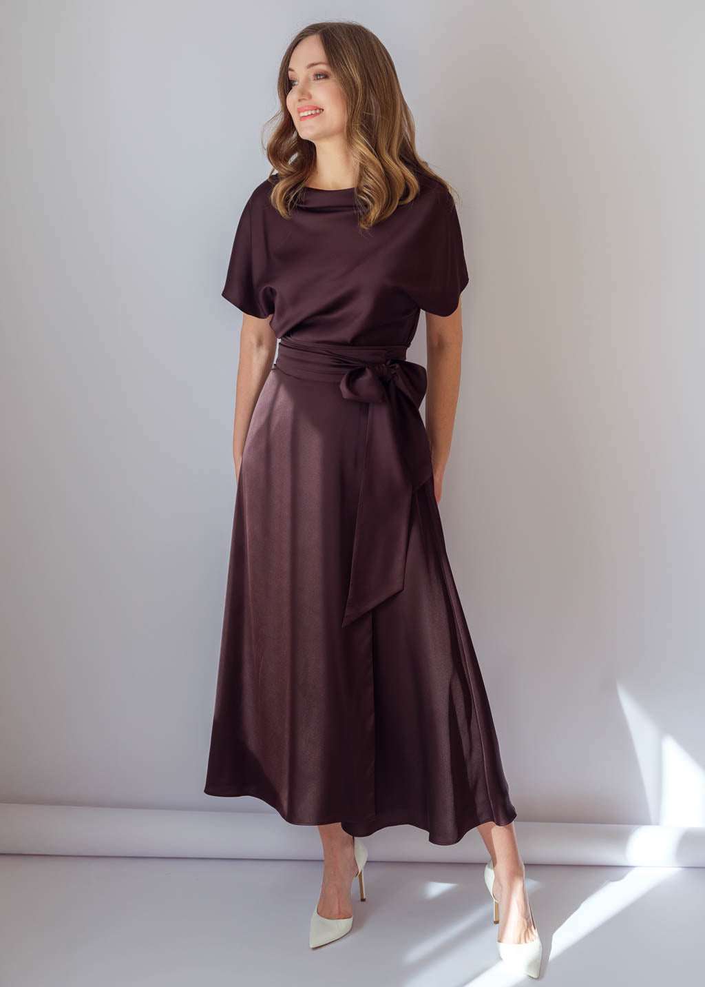 Шовковий комплект зі спідниці та блузи в кольорі Chocolate Brown
