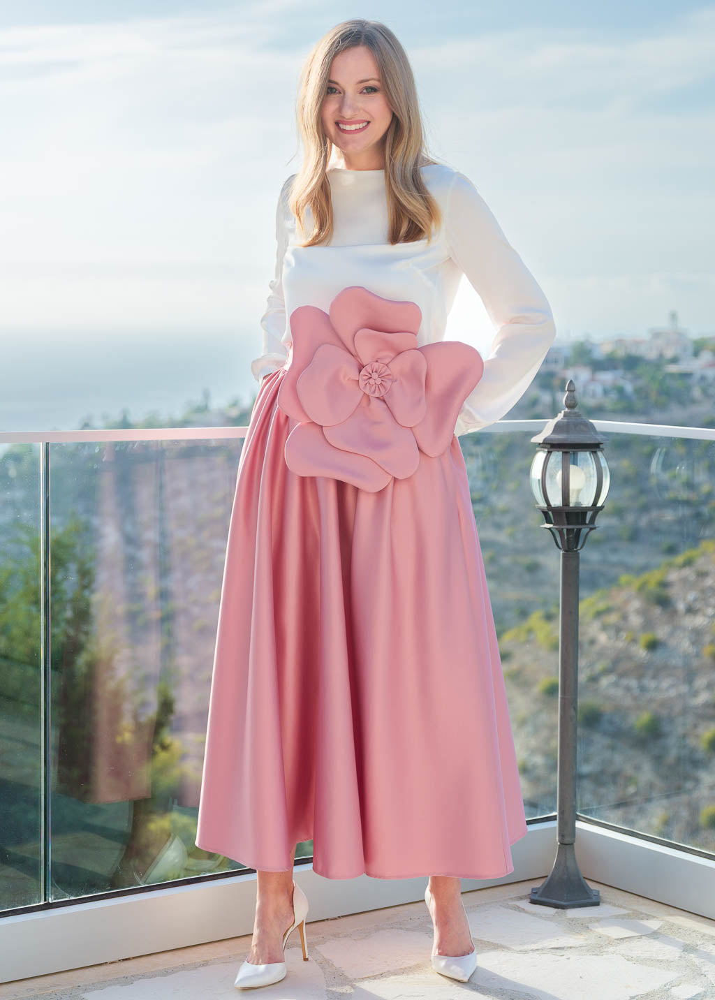 Романтична сатинова спідниця з квіткою