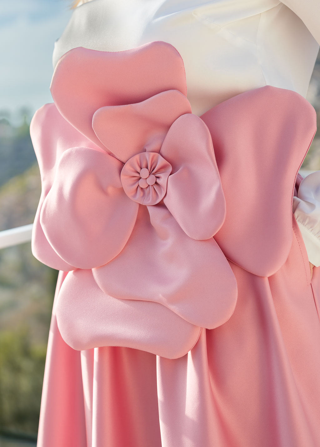 Романтична сатинова спідниця з квіткою