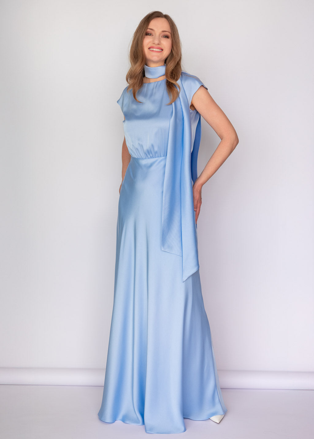 Шовкова витончена довга сукня з шарфом в кольорі Sky Blue