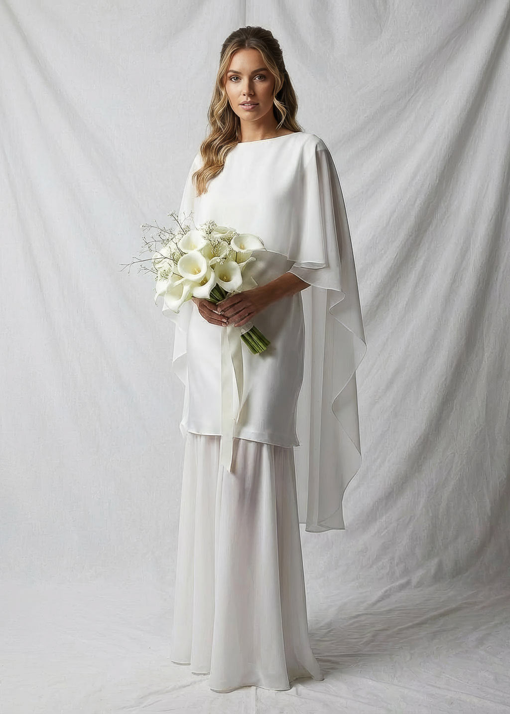 Cукня з поєднанням шовку та шифону та шифоновою накидкою