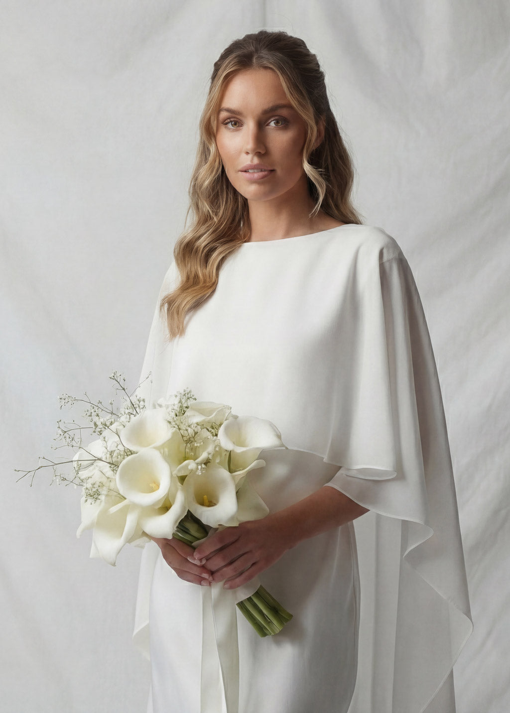 Cукня з поєднанням шовку та шифону та шифоновою накидкою