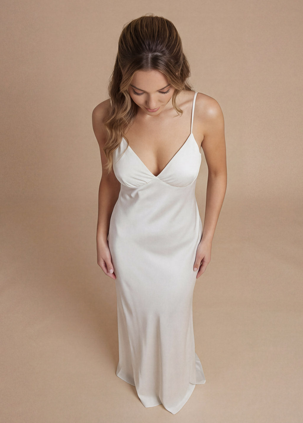 Шовкова сукня з відкритою спиною