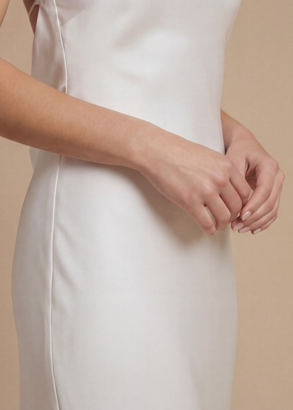 Шовкова сукня з відкритою спиною та драпіруванням