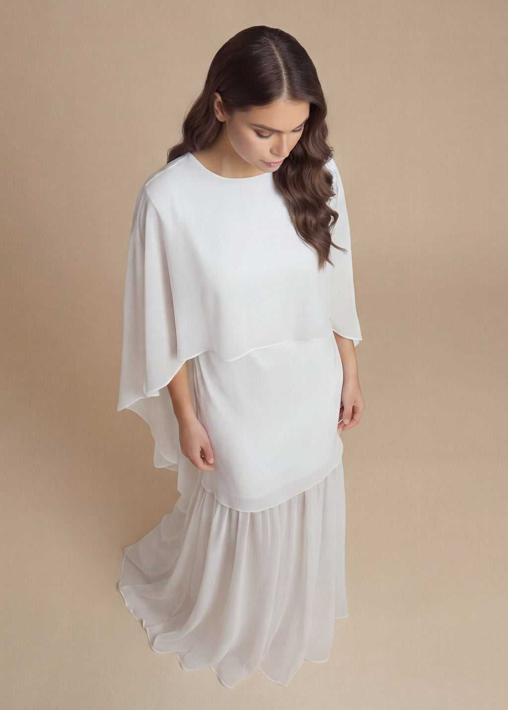 Cукня з поєднанням шовку та шифону та шифоновою накидкою