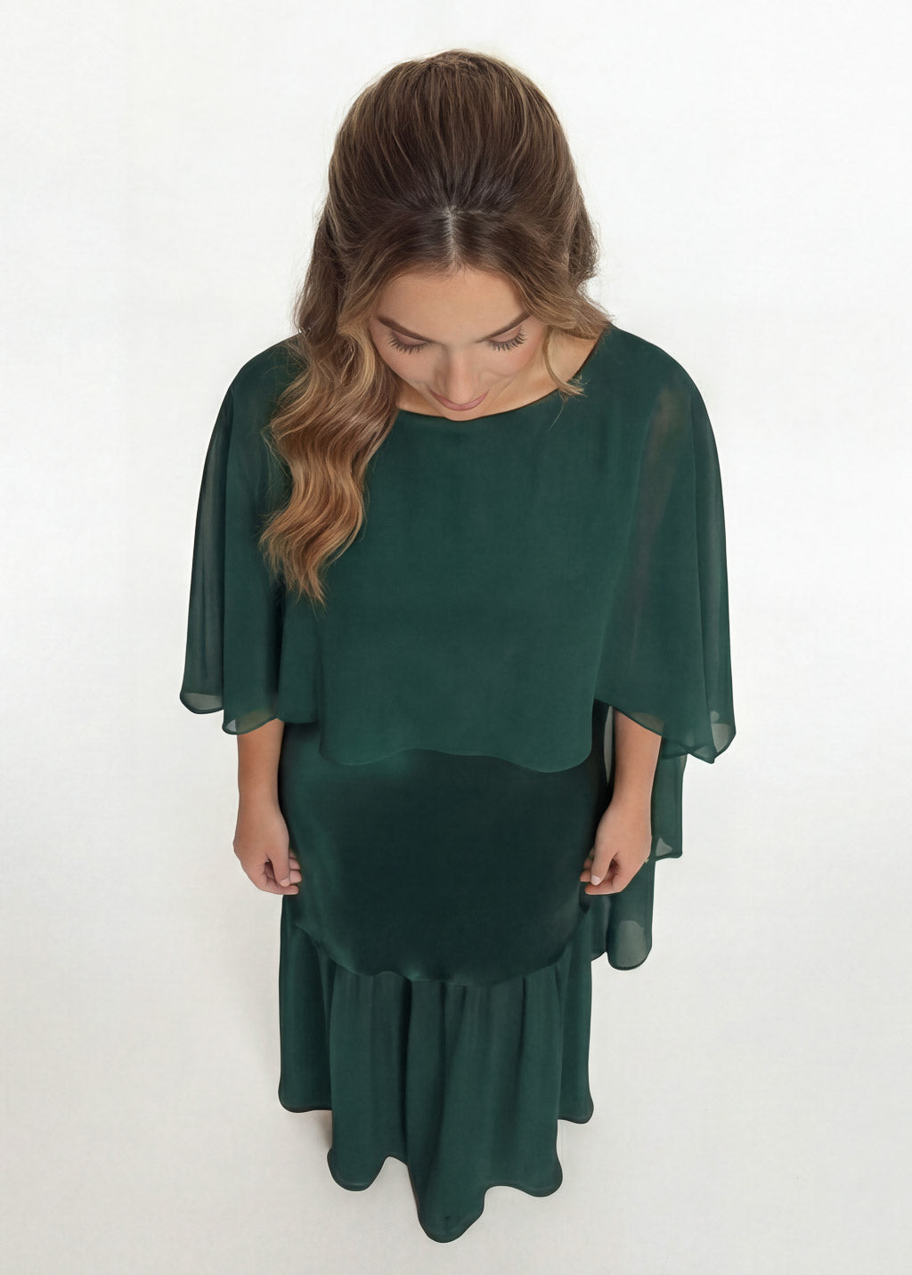 Cукня з поєднанням шовку та шифону та шифоновою накидкою