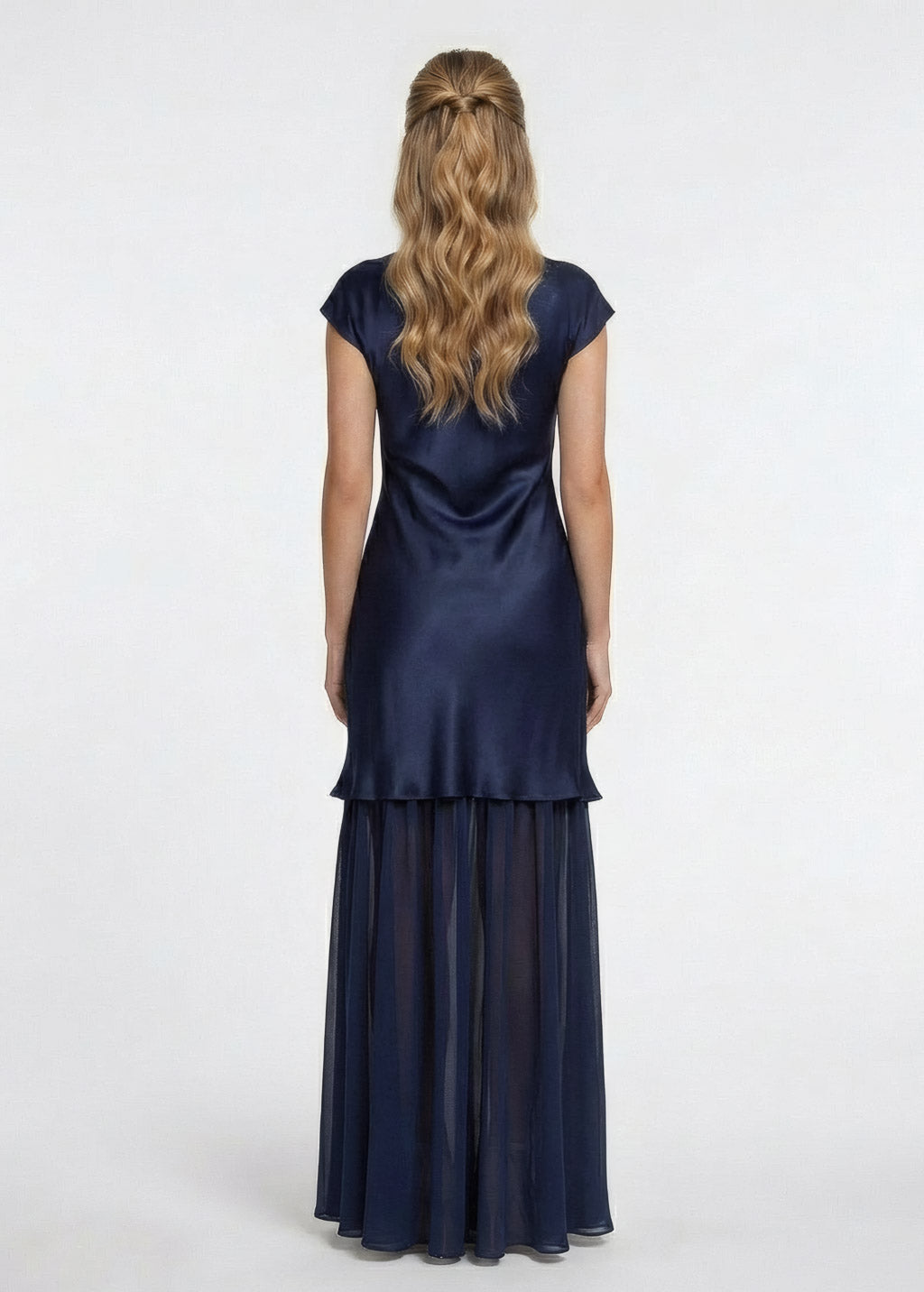 Cукня з поєднанням шовку та шифону та шифоновою накидкою