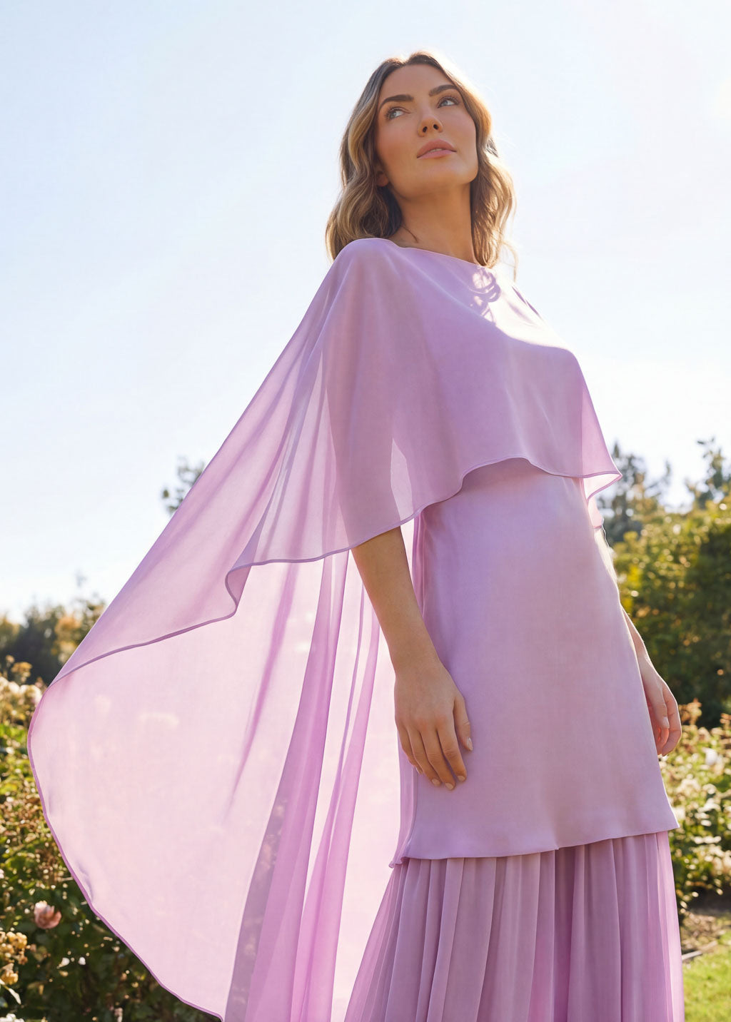 Cукня з поєднанням шовку та шифону та шифоновою накидкою