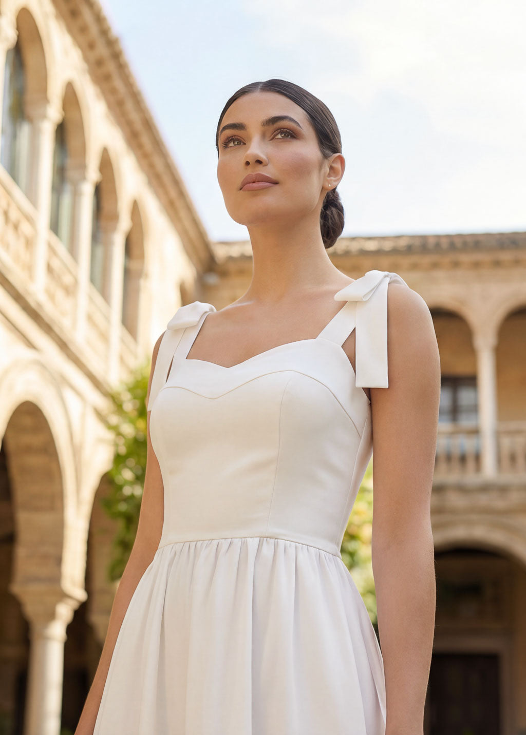 Романтична біла сатинова сукня