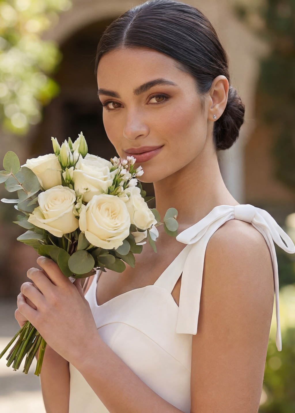 Романтична біла сатинова сукня