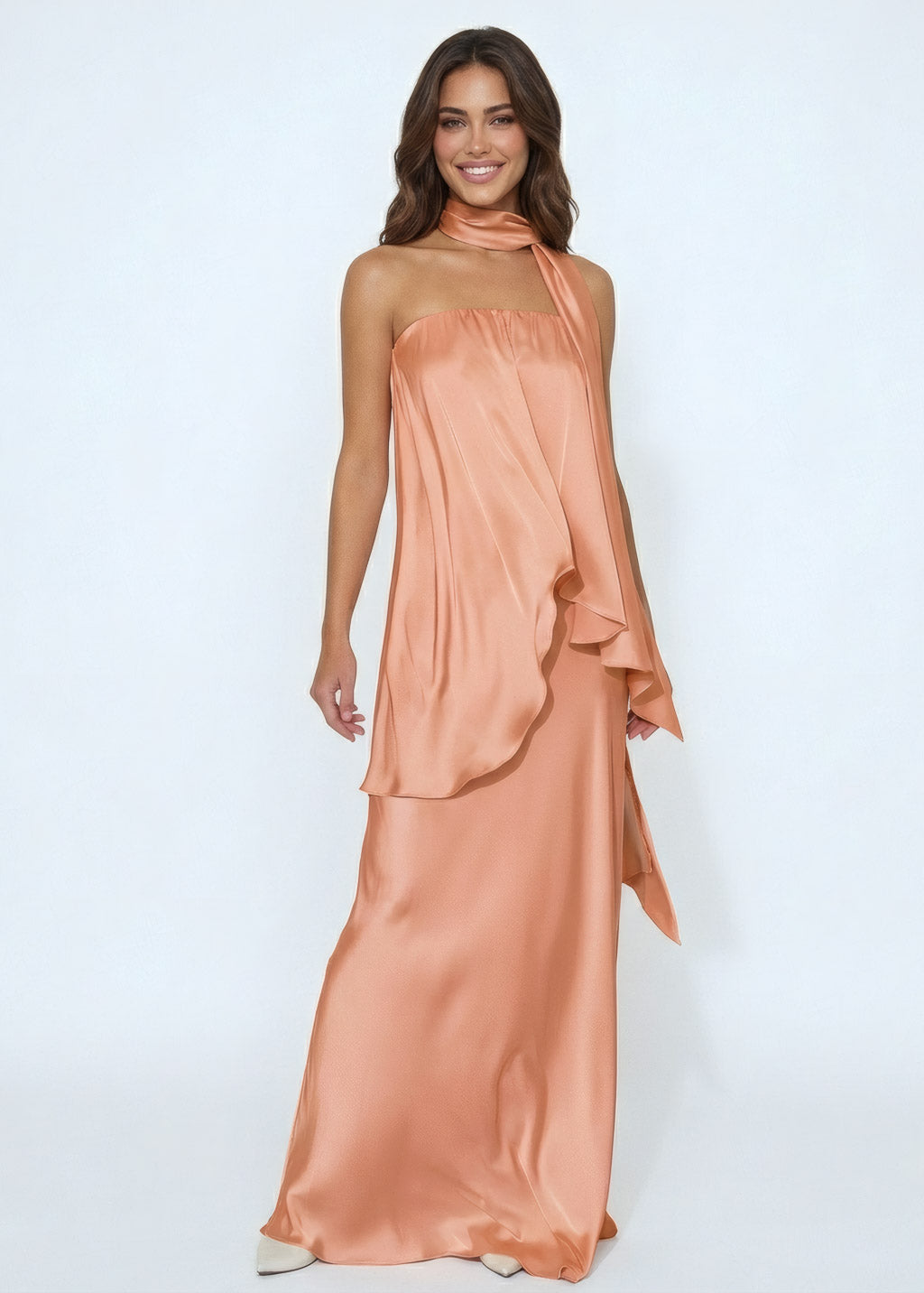 Шовкова святкова сукня з відкритими плечима та шарфом в кольорі Peach Fuzz