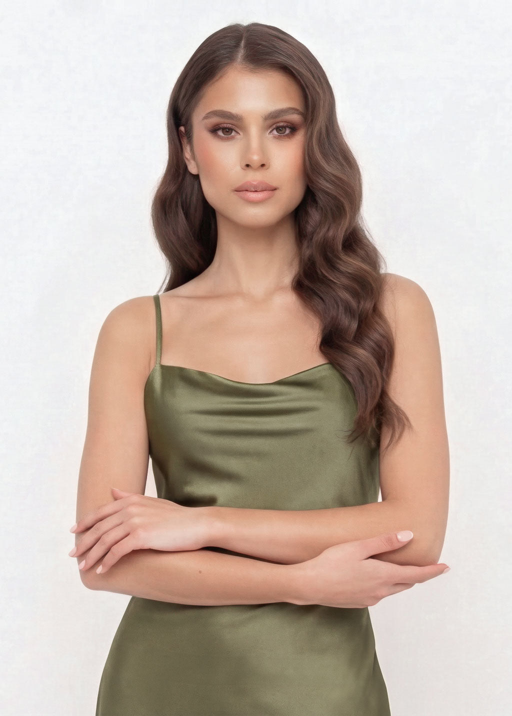 Шовкова сукня на тонких бретельках в кольорі Olive Green