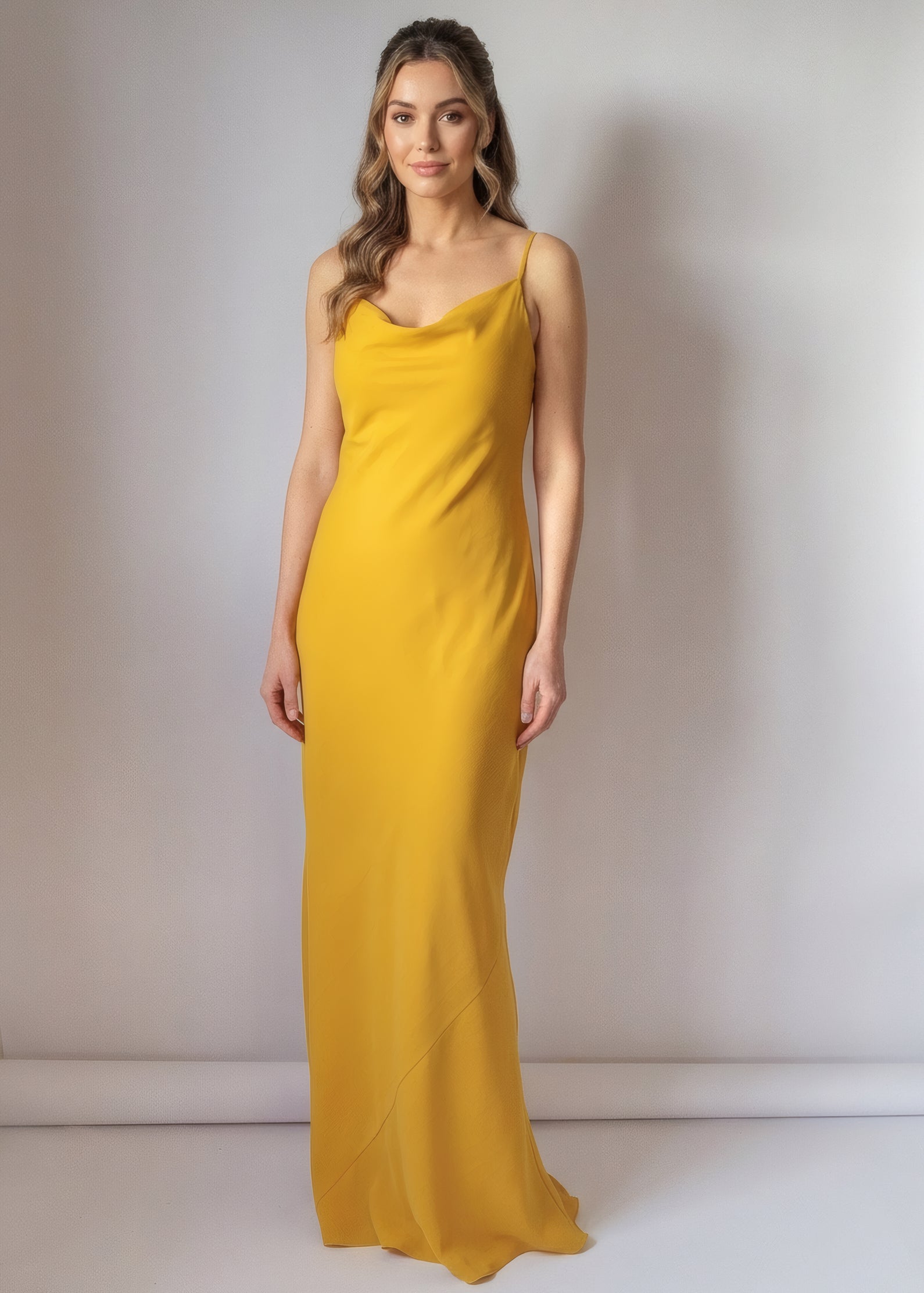 Довга шифонова сукня в кольорі Gold