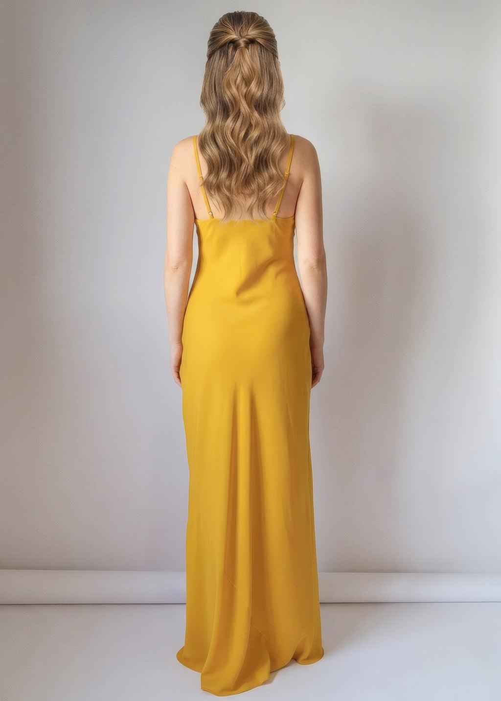 Романтична шифонова сукня з кейпом в кольорі Gold