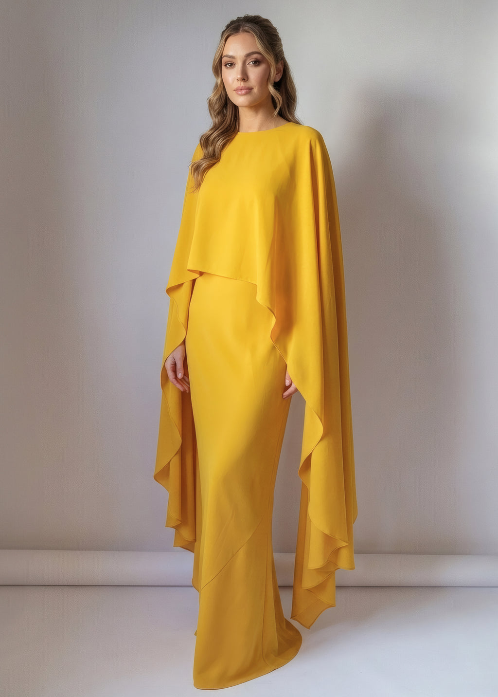 Романтична шифонова сукня з кейпом в кольорі Gold